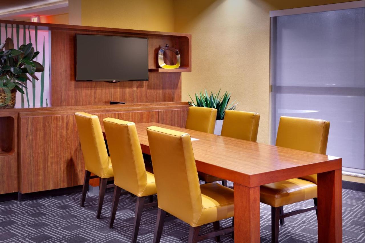 Towneplace Suites By Marriott Dickinson Exterior photo